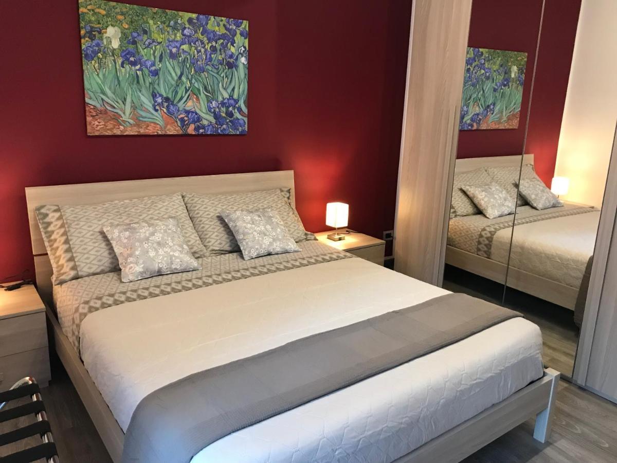 Dr House Apartment Catania Bagian luar foto