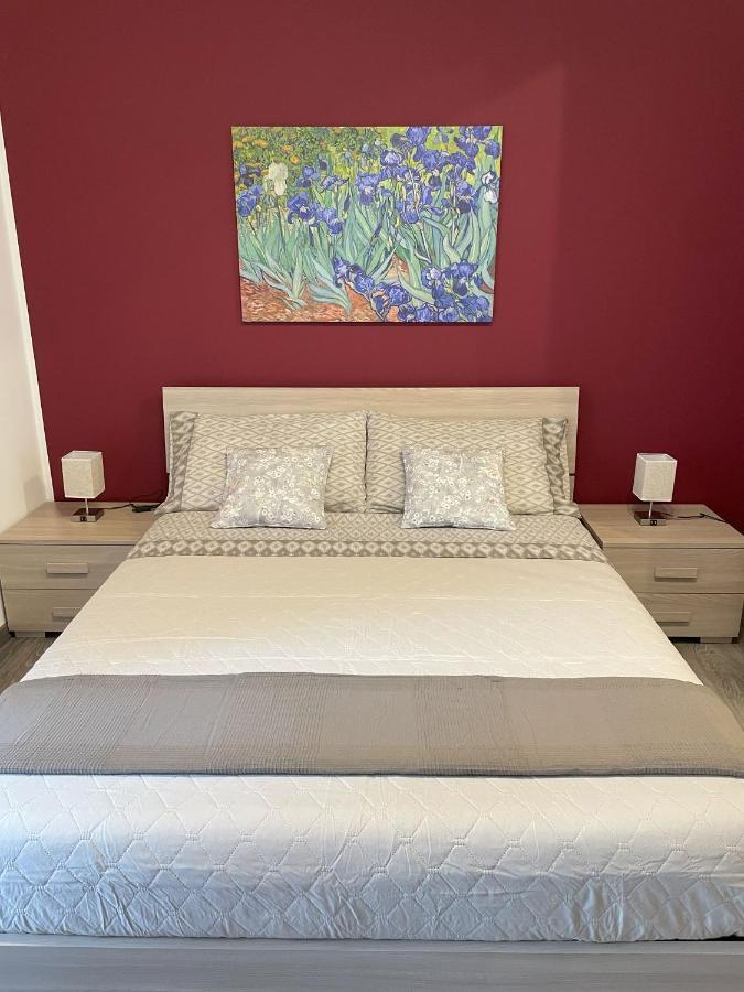 Dr House Apartment Catania Bagian luar foto