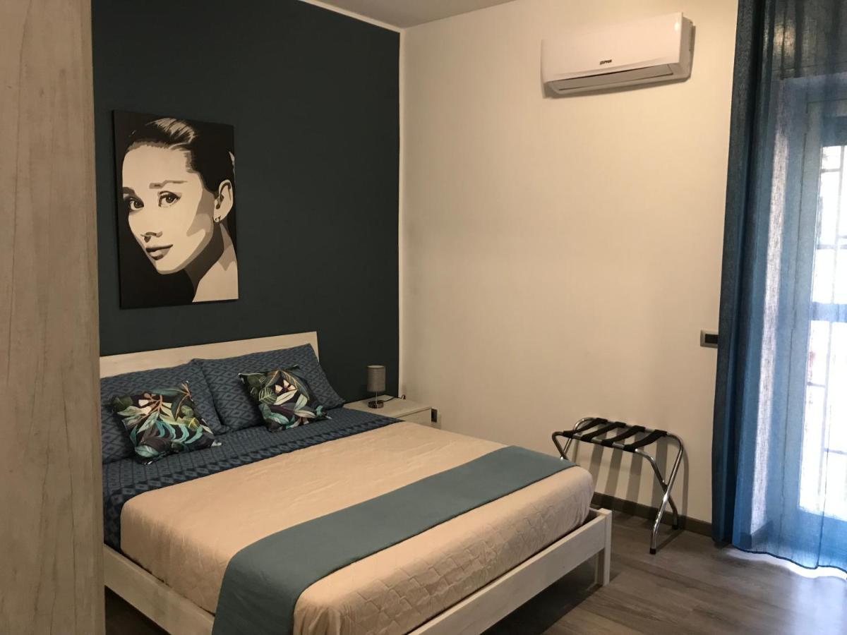 Dr House Apartment Catania Bagian luar foto