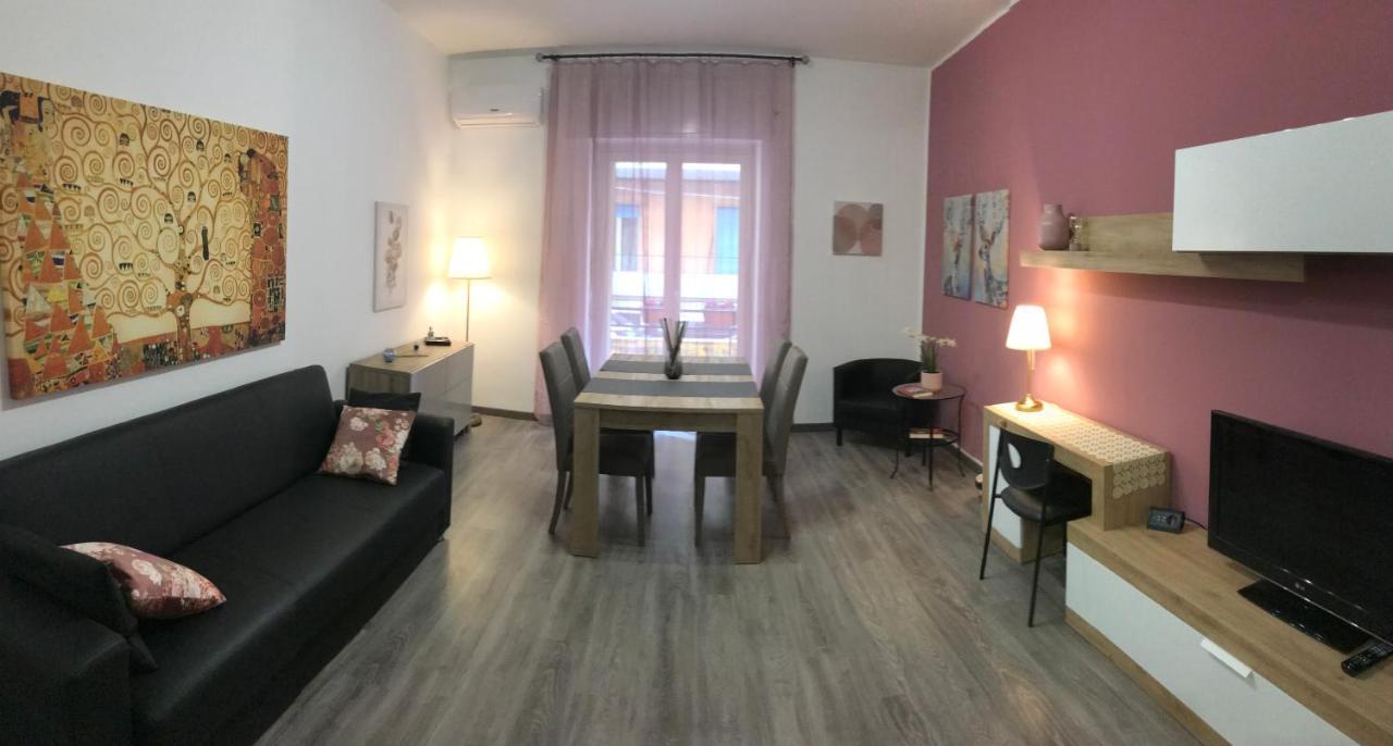 Dr House Apartment Catania Bagian luar foto