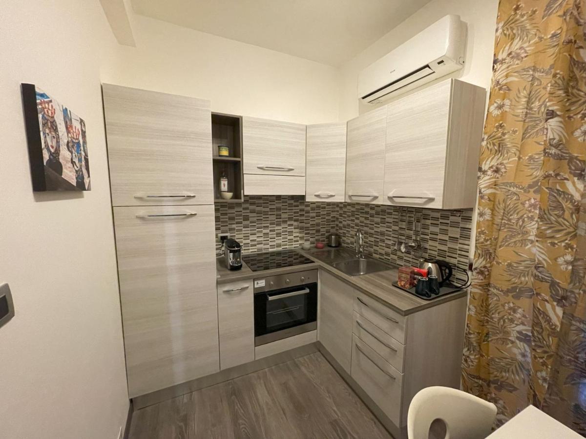Dr House Apartment Catania Bagian luar foto