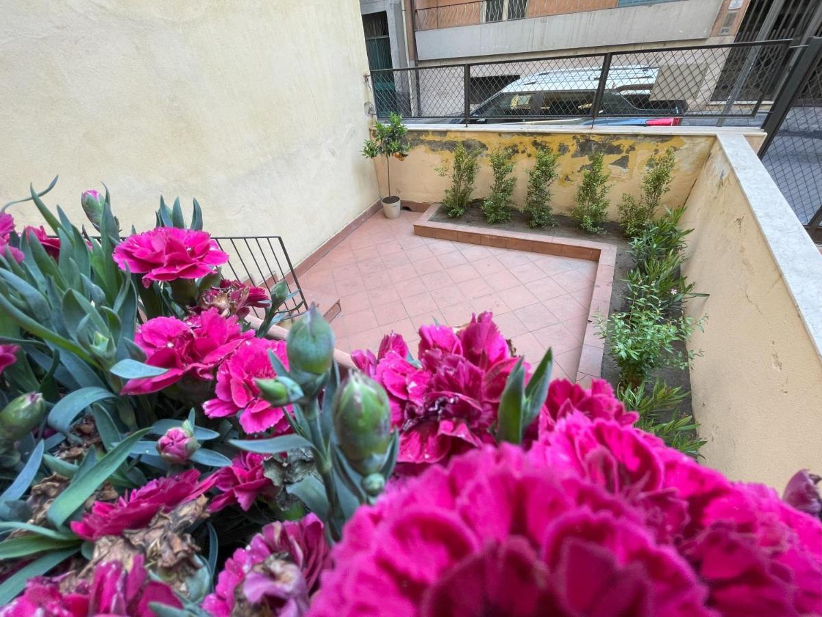 Dr House Apartment Catania Bagian luar foto