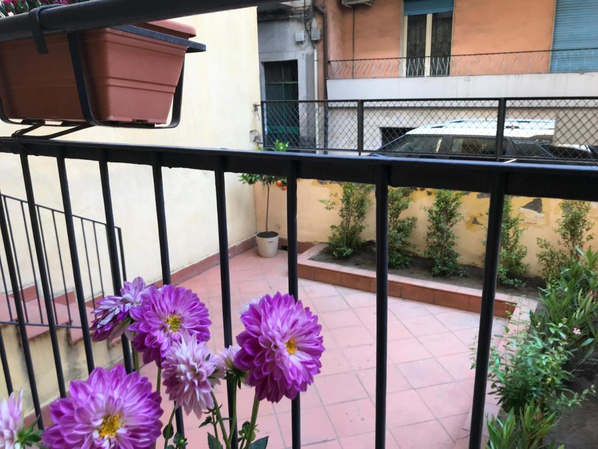 Dr House Apartment Catania Bagian luar foto