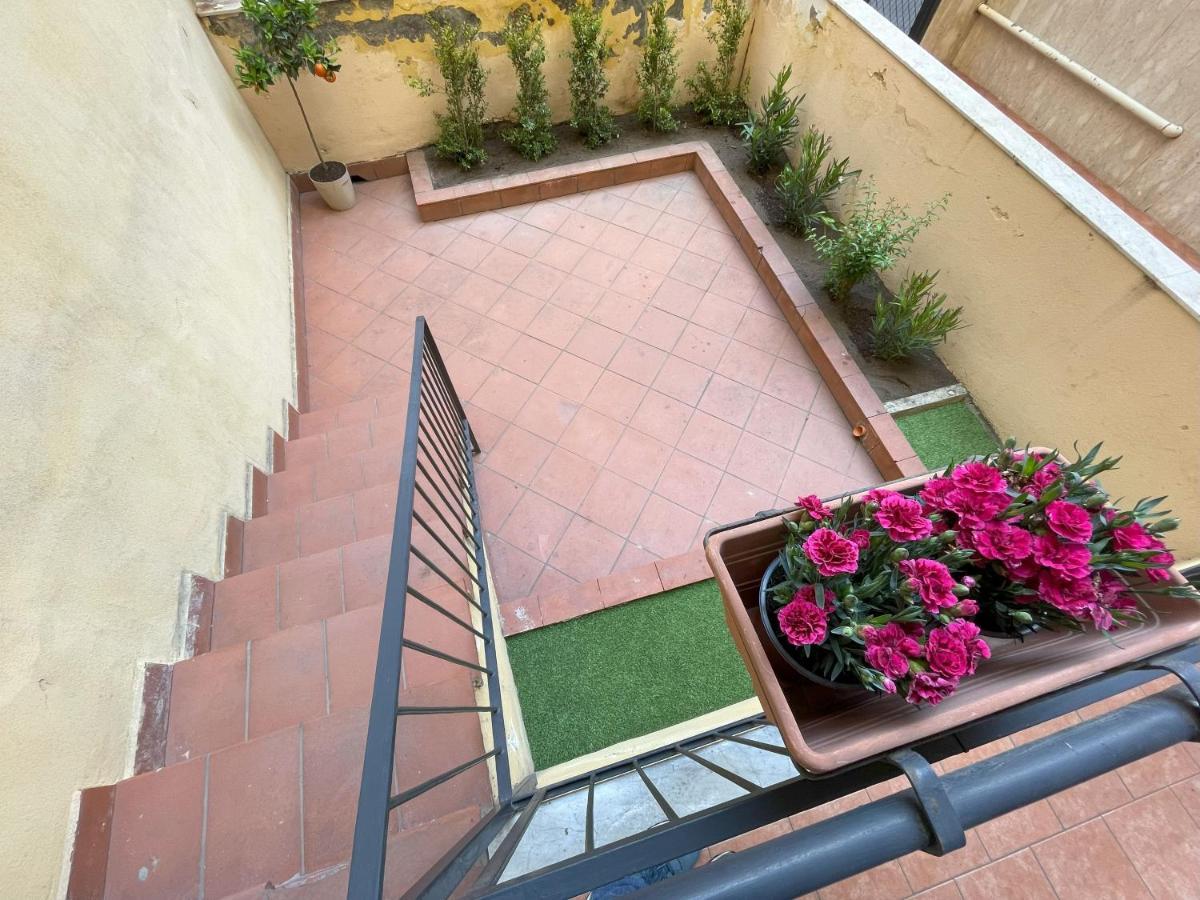 Dr House Apartment Catania Bagian luar foto