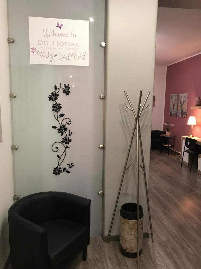 Dr House Apartment Catania Bagian luar foto