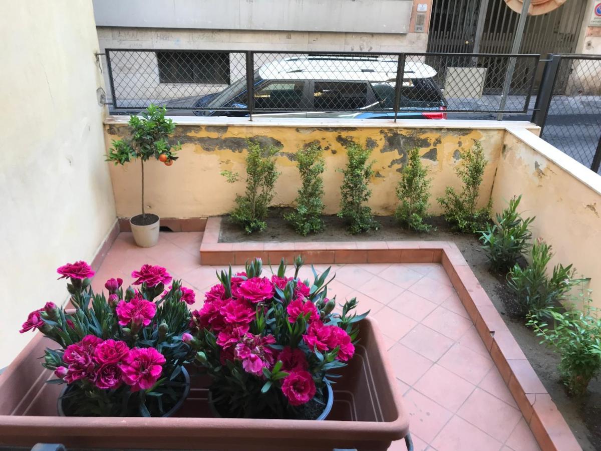 Dr House Apartment Catania Bagian luar foto