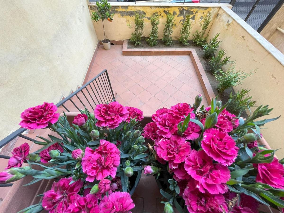 Dr House Apartment Catania Bagian luar foto